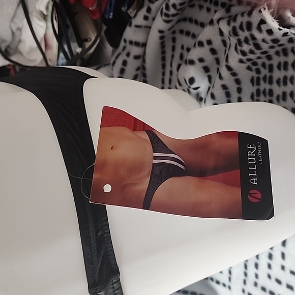 Sexy Thong - Picture 3 of 4